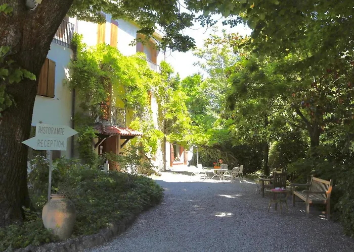 Отель Le Querce 3*